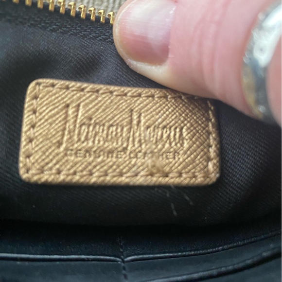 Neiman Marcus Leather Wristlet Metallic Zippered Pouch. 9 in.X5 1/2in. W/Strap. - Picture 4 of 10